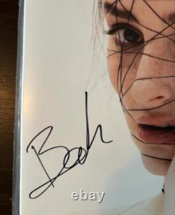 Autographed serpentina (white vinyl) signed by banks