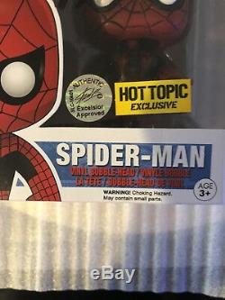 Spider Man Funko Pop Hot Topic Exclusive Signed Stan Lee & Andrew GarfieldRARE