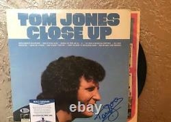 Tom Jones Close Up Signed Autographed Vinyl Lp Record Beckett C76591