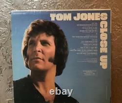 Tom Jones Close Up Signed Autographed Vinyl Lp Record Beckett C76591