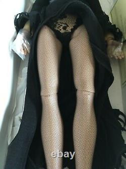 Tonner CONVENTION 2008 17 Vinyl DOLL ELIVRA MISTRESS of the Dark LE300 & SIGNED