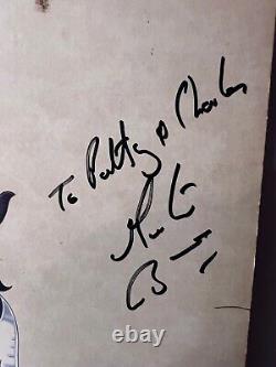 Anderson signe l'album vinyle autographié de Jethro Tull 'Crest of a Knave'