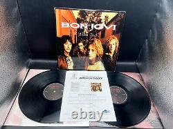 Autographe signé par le groupe Bon Jovi - Vinyle 2LP de l'album 'These Days' avec certification Beckett LOA