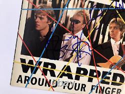 Couverture signée 45 - The Police - Sting - Andy Summers - Stewart Copeland - COA Autographe Wor