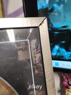 DISQUE D'OR VINYLE SIGNÉ PAR LE GROUPE GREEN DAY AMERICAN IDIOT RARE