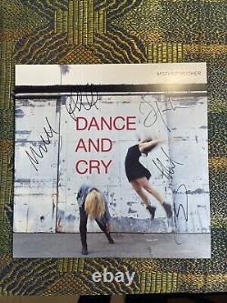 DISQUE VINYLE DANCE & CRY DE MOTHER MOTHER AUTOGRAPHIE - SIGNÉ LORS DE LA RENCONTRE ET SALUT
