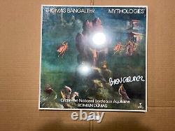 Daft Punk Thomas Bangalter a signé un disque vinyle LP Mythologies dans une boîte autographiée.