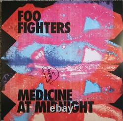 Dave Grohl a signé un vinyle des Foo Fighters 'Medicine At Midnight'