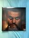 Dépêche-toi Demain Édition Collector Signée Par The Weeknd En Main