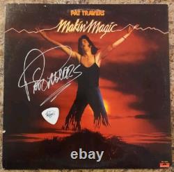 Disque Vinyle Album Makin' Magic Signé/autographié par Pat Travers + Mediator de Guitare