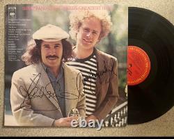 Disque vinyle des plus grands succès signé par Paul Simon et Art Garfunkel