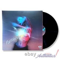 Fletcher a signé un vinyle LP autographié Girl Of My Dreams avec une authentification PSA/DNA