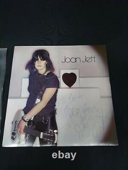 Joan Jett a signé un album vinyle Bad Reputation autographié BLACKHEART RECORD.