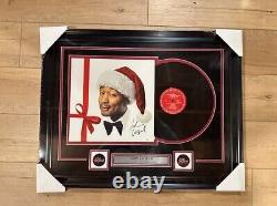 John Legend a signé un vinyle encadré 'A Legendary Christmas' autographié par JSA