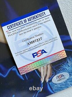 Kali Uchis a signé l'album vinyle Isolation avec un certificat PSA/DNA COA, disque LP autographié