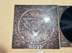 Le Fantôme à l'Intérieur Signe le Disque Vinyle Autographié LP Rise From The Ashes Live