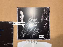 Mark Tremonti et Slash ont signé l'EP vinyle 7 'Speak Softly Love' autographié.