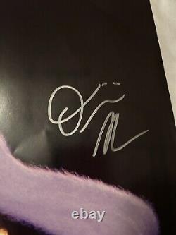 OLIVIA RODRIGO A SIGNÉ UN VINYLE DE GUTS DE 180 GRAMMES ET UN VINYLE MAGENTA AVEC AFFICHE