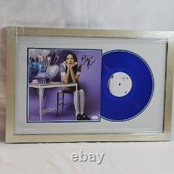 Olivia Rodrigo a signé l'album Sour LP certifié par JSA, encadré en vinyle.