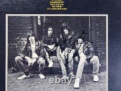 RAMONES - La Route de la Ruine LP, signé par les 4 Ramones, TB, 1978 Sire SRK 6063