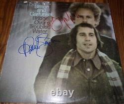 Simon & Garfunkel ont signé le vinyle autographié de 'Bridge Over Troubled Water'