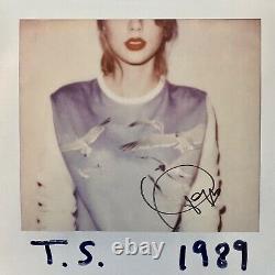 Taylor Swift Signe Un Album En 1989 Avec Psa/dna Coa