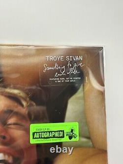 Troye Sivan Quelque chose à se donner LP (Pochette dédicacée) Vinyle signé