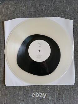 Vinyle signé de cultes noir de couleur laiteuse transparente