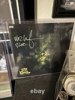 Wiz Khalifa a signé l'autographe du vinyle LP Rolling Papers.