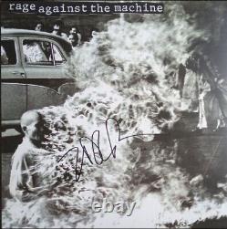 Zack De La Rocha a signé un album vinyle de Rage Against The Machine