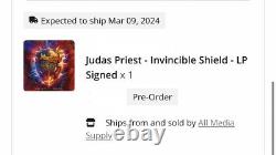 <br/>AUTOGRAPHÉ / SIGNÉ Judas Priest Bouclier Invincible Vinyle Violet 2LP PRÉ-COMMANDE